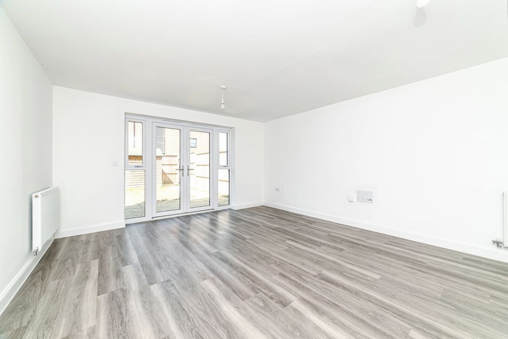 Property photo 2 of 19 Pbox-Img.Jpg