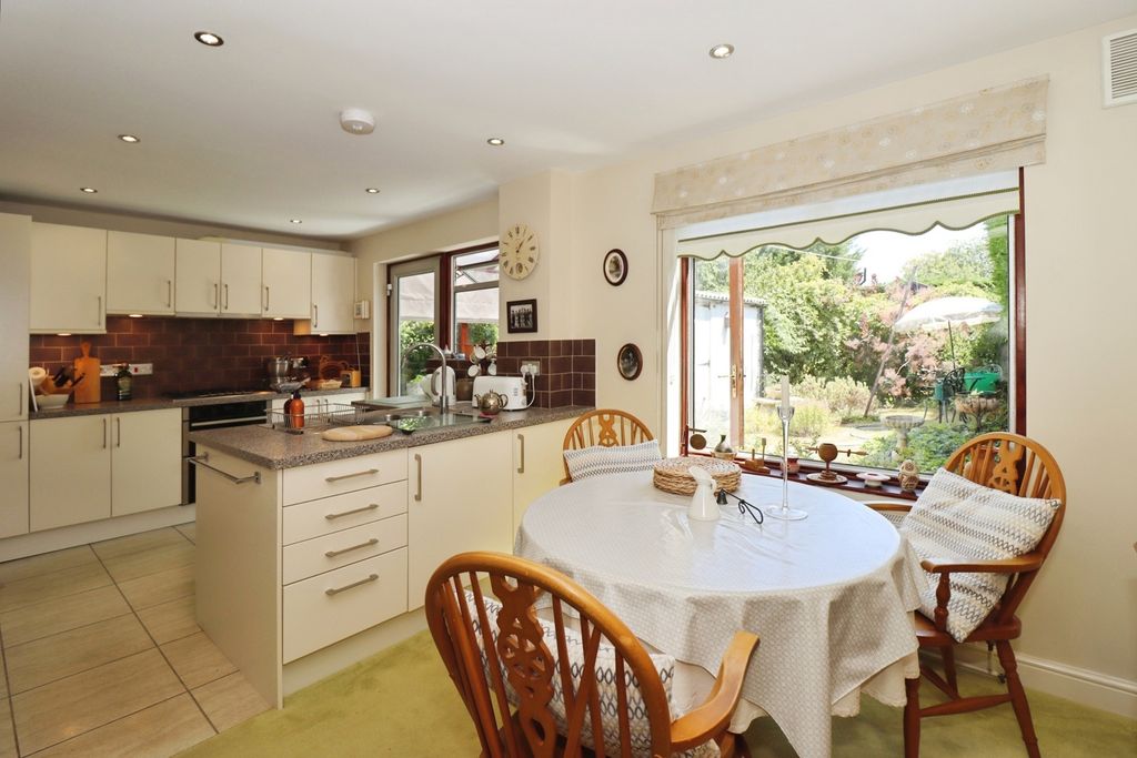 Property photo 2 of 17 Kitchen Diner