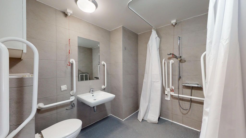 Property photo 3 of 22 Bathroom