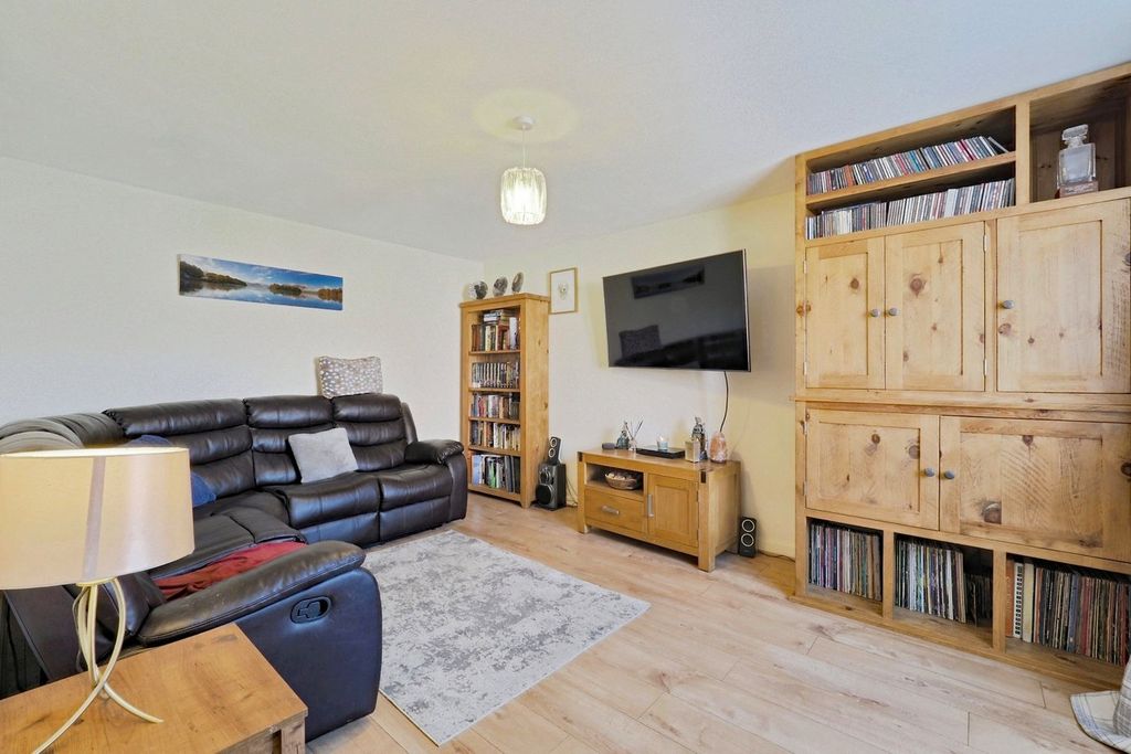 Property photo 2 of 23