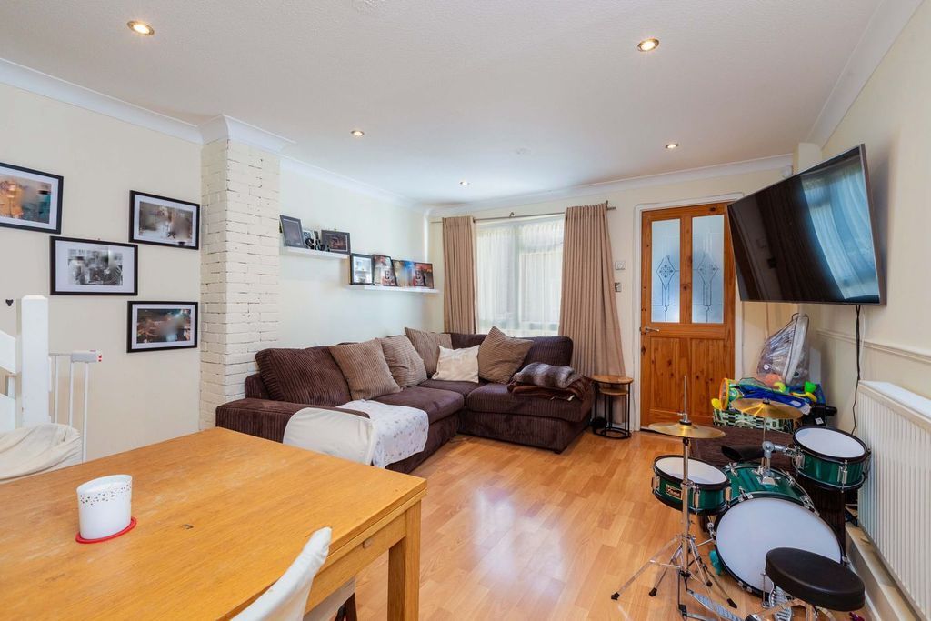 Property photo 2 of 11