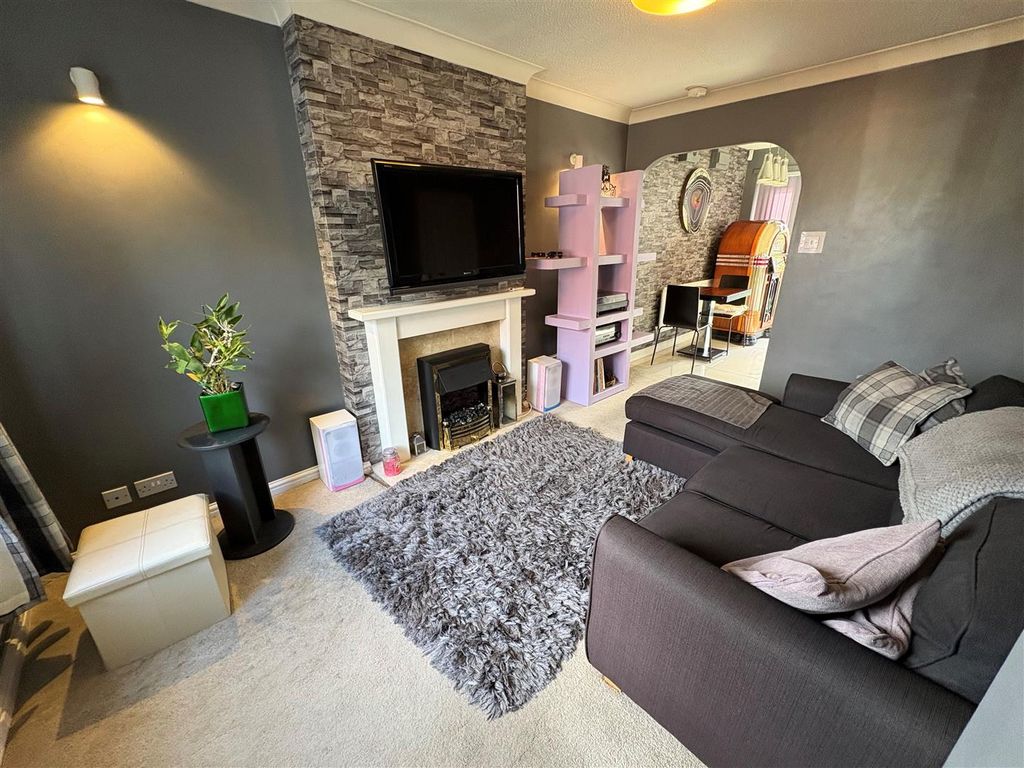 Property photo 2 of 17