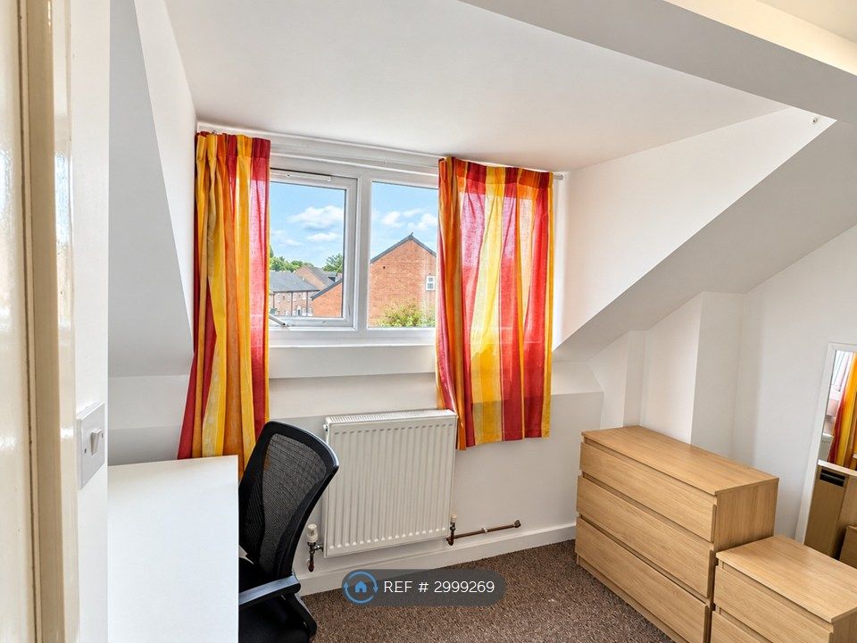 Property photo 1 of 14 Room 5