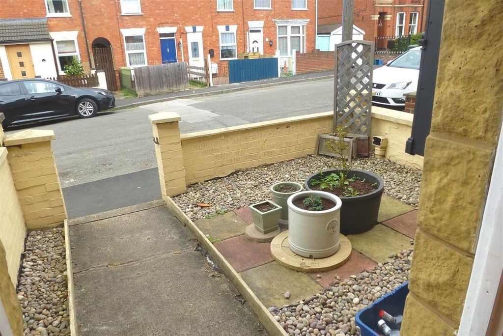 Property photo 3 of 10 Exterior