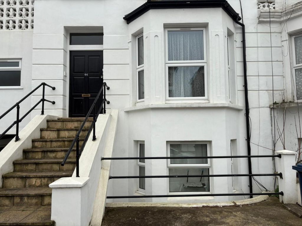 Property photo 1 of 5