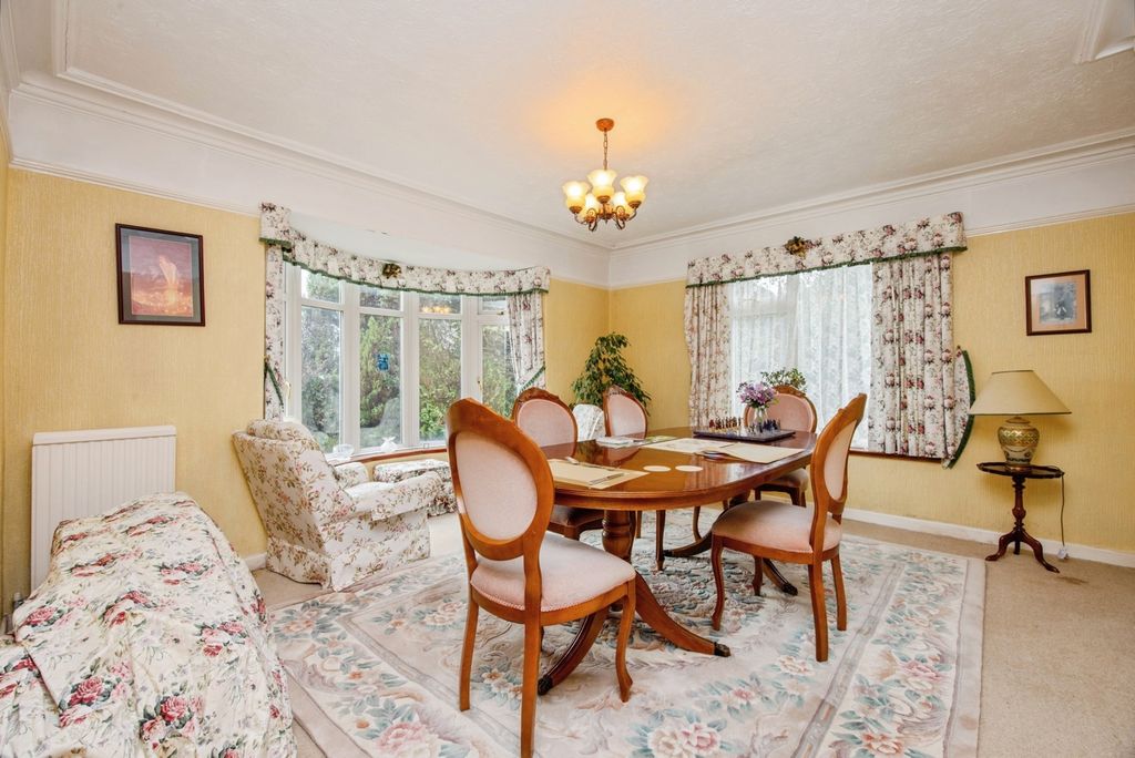 Property photo 2 of 17 Photo