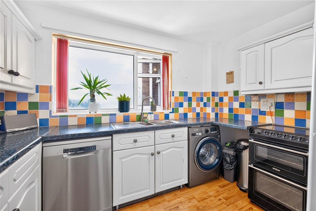 Property photo 3 of 11 Kitchen