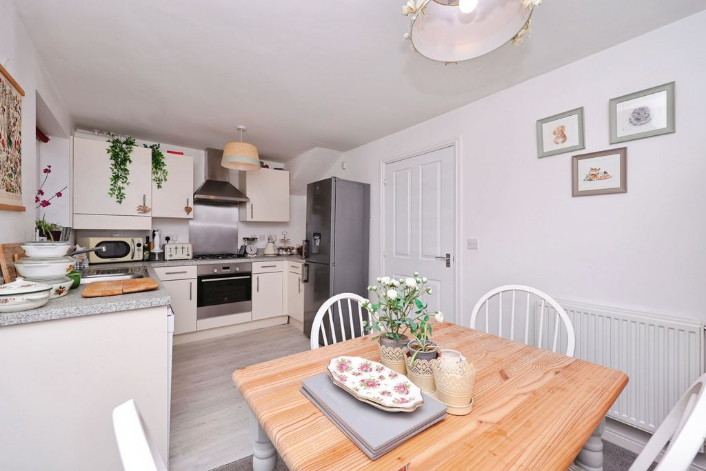Property photo 2 of 10 Kitchen/Diner