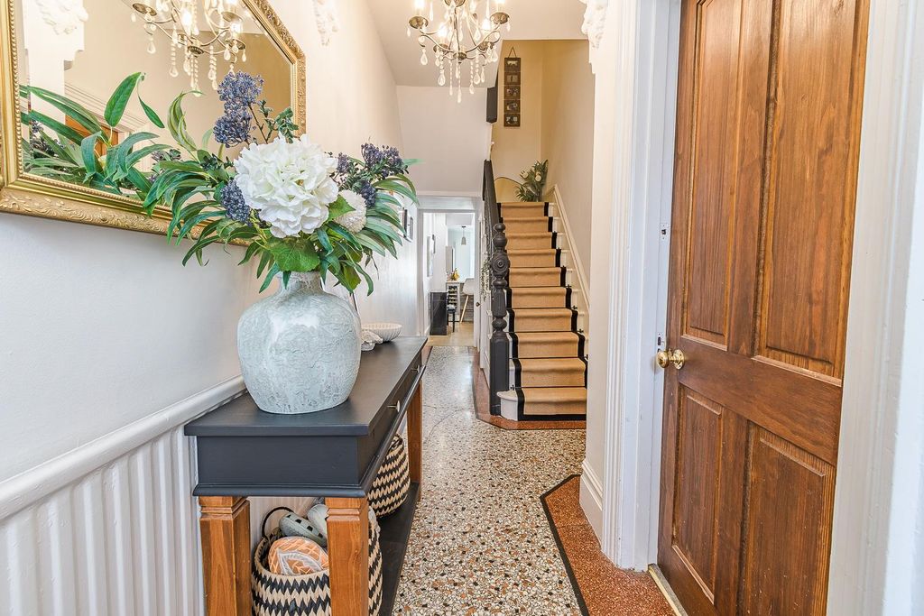Property photo 2 of 28 Entrance Hallway