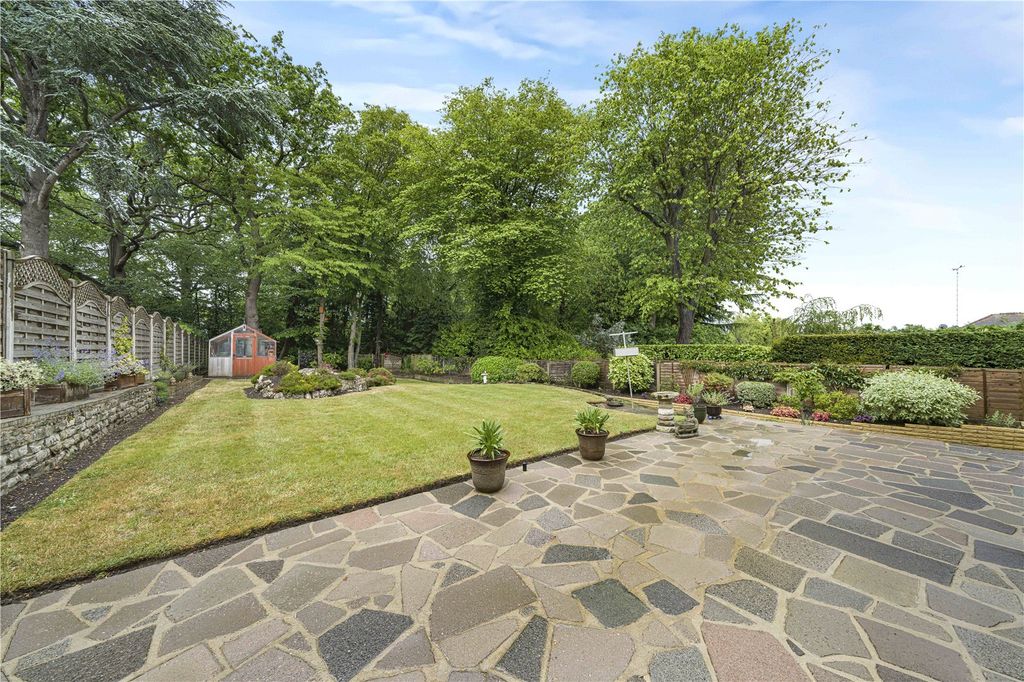 Property photo 3 of 25 Garden