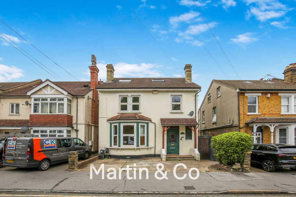 Property photo 1 of 15 Mdle Floor Flat Heathfield Road, Cr0 - 15