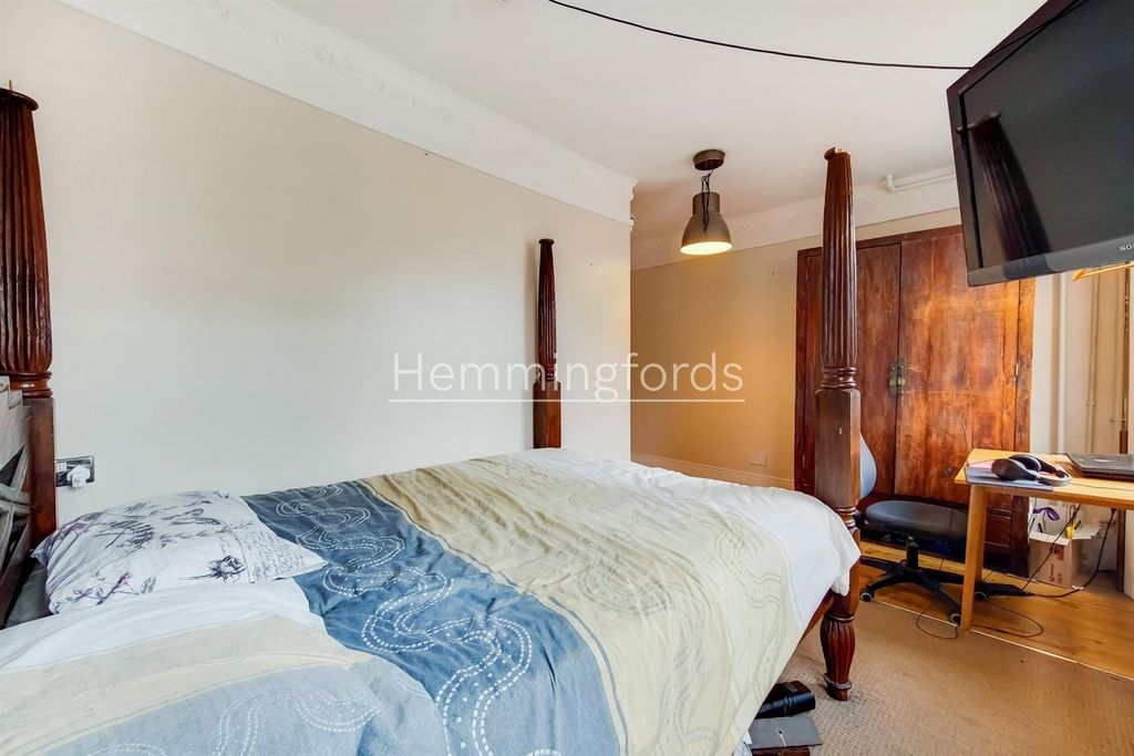 Property photo 3 of 11