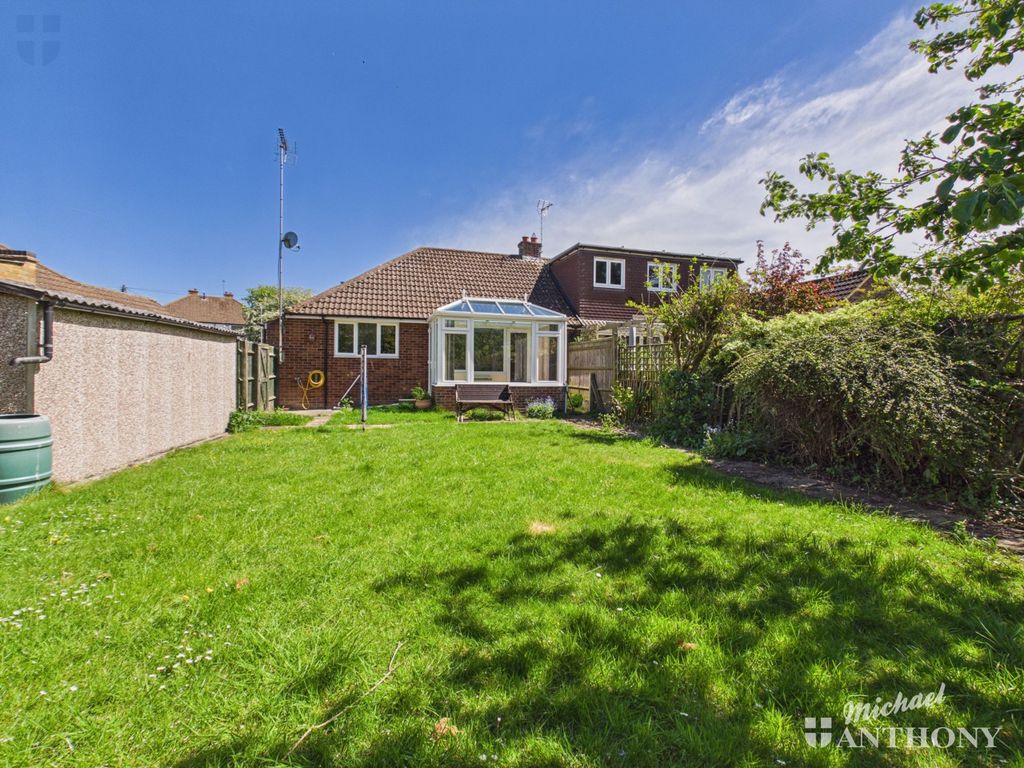 Property photo 3 of 12 Cam03852G0-Pr0644-Still014