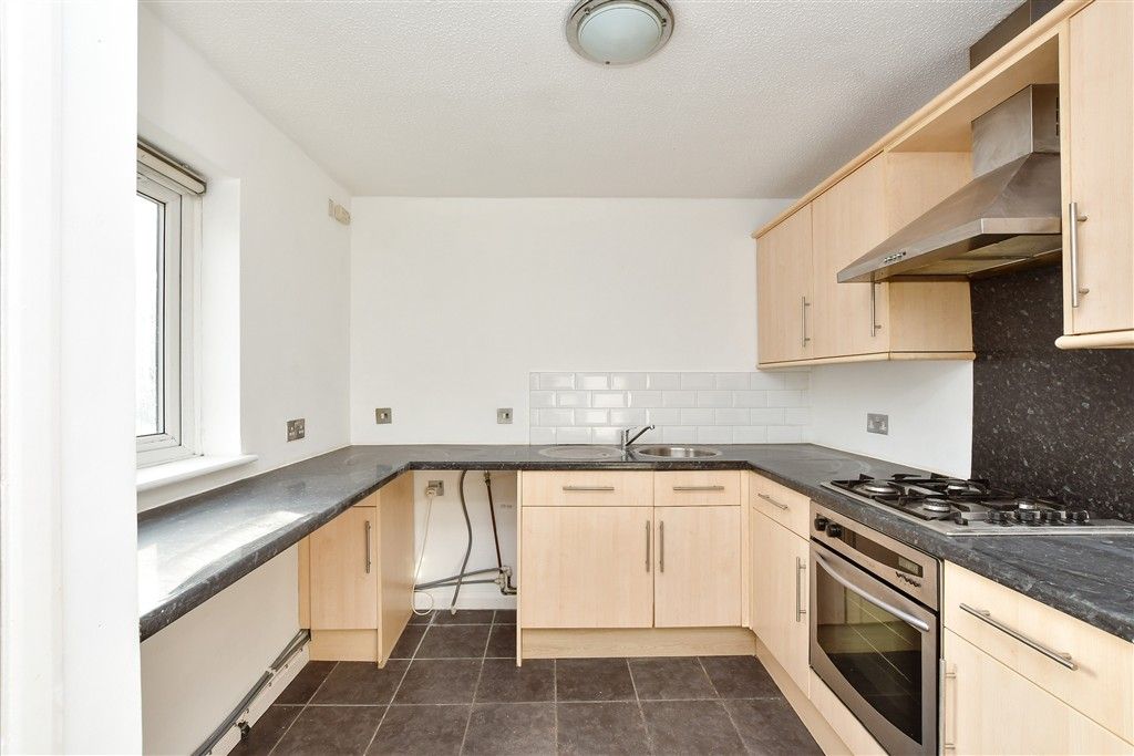 Property photo 3 of 10 Kitchen