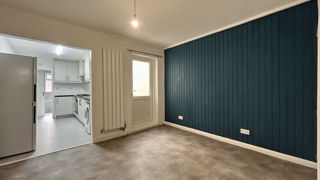 Property photo 3 of 10 Picture No. 04