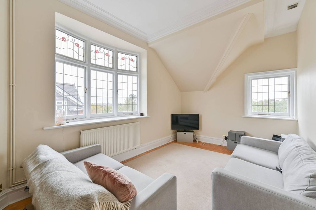 Property photo 3 of 11