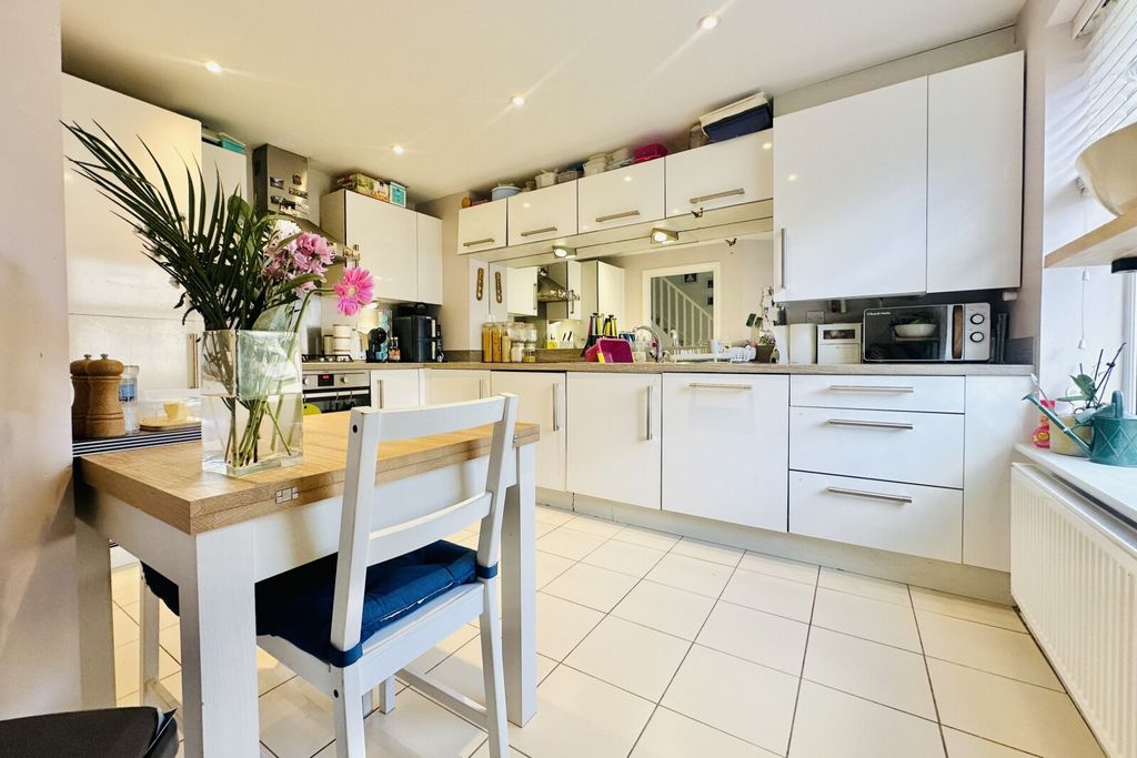 Property photo 2 of 14 Picture No. 11