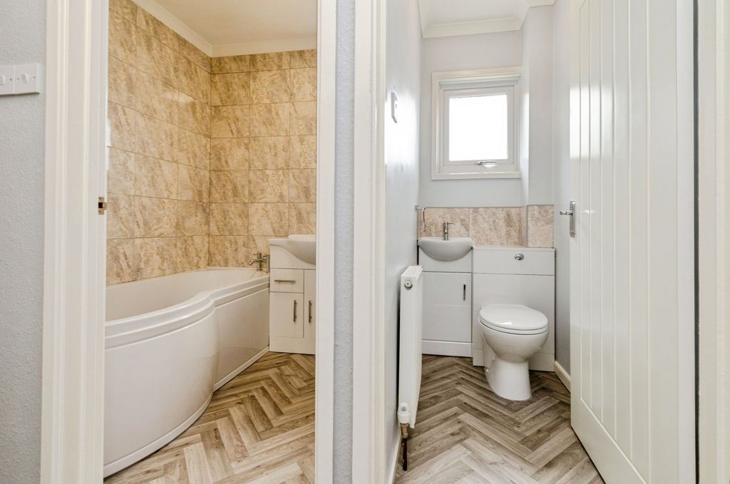 Property photo 2 of 18 Photo