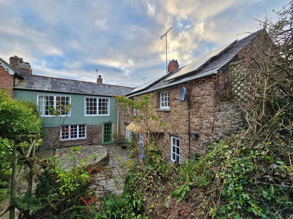 Property photo 2 of 21