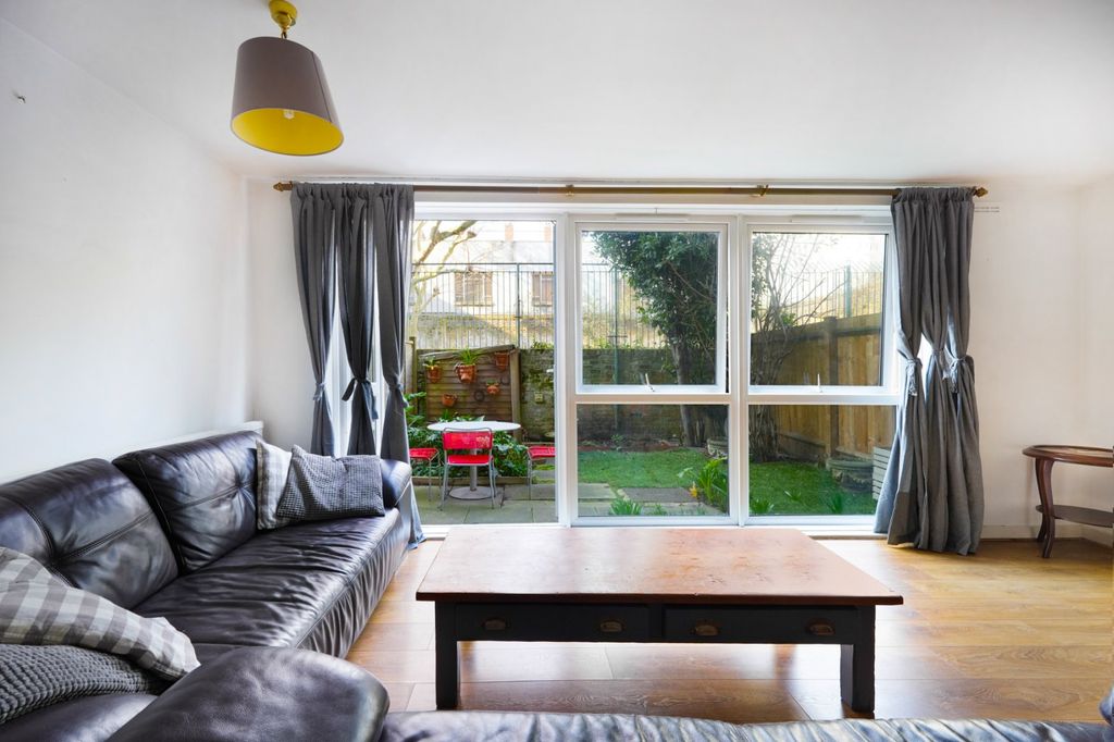 Property photo 2 of 12