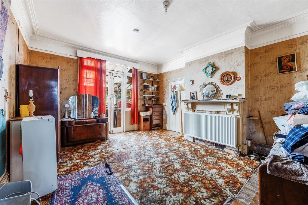 Property photo 3 of 17 18 Buxton Gardens-3.Jpg