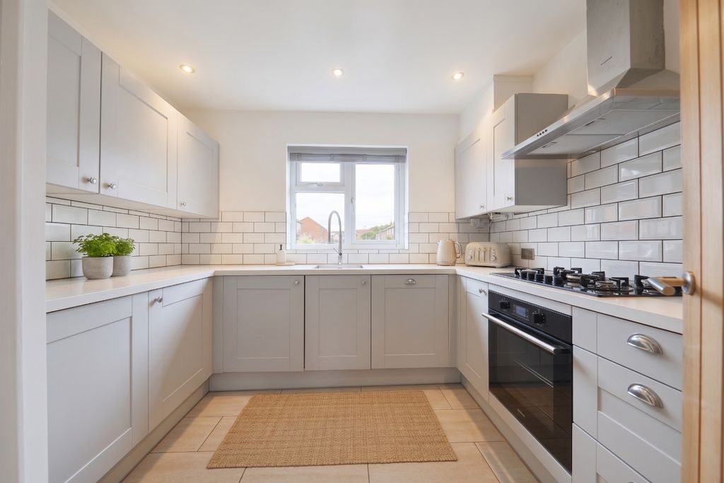 Property photo 2 of 8 5368625