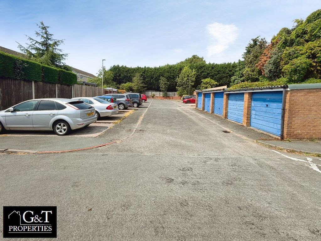 Property photo 2 of 9 Parking