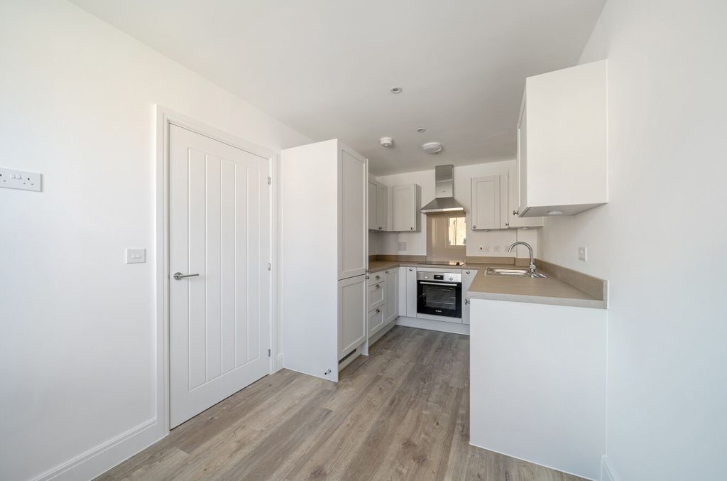 Property photo 3 of 12 1436236-5-69c3Cf4...