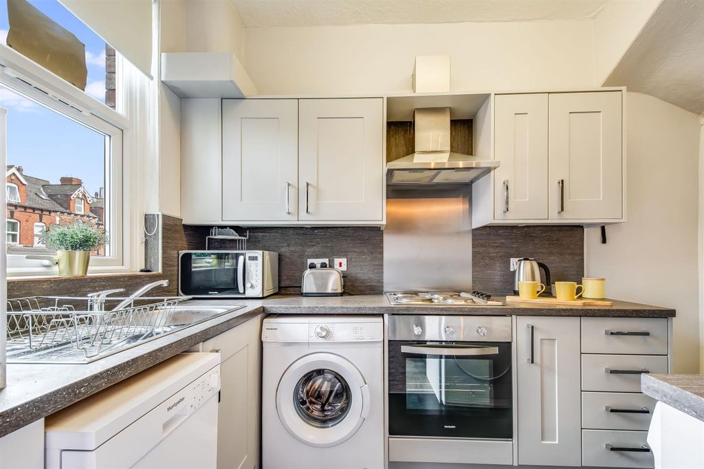 Property photo 3 of 13 7625574.Jpg