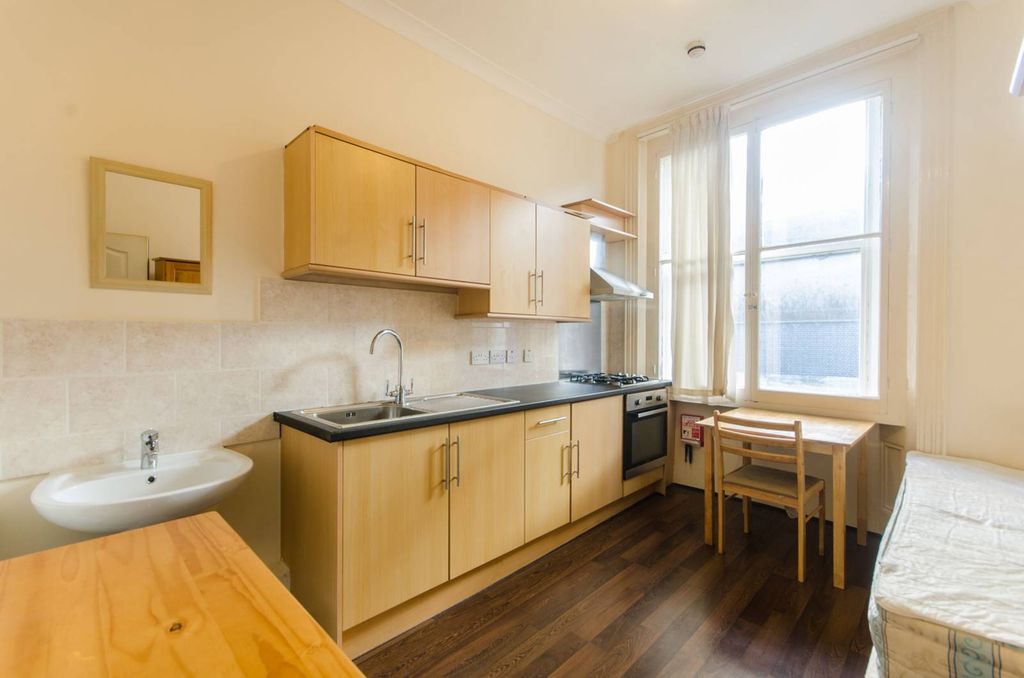 Property photo 2 of 3