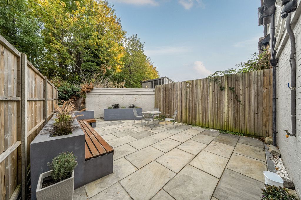 Additional image 13 of 3 bed flat for saleMarsh Road, Pinner, Middlesex HA5