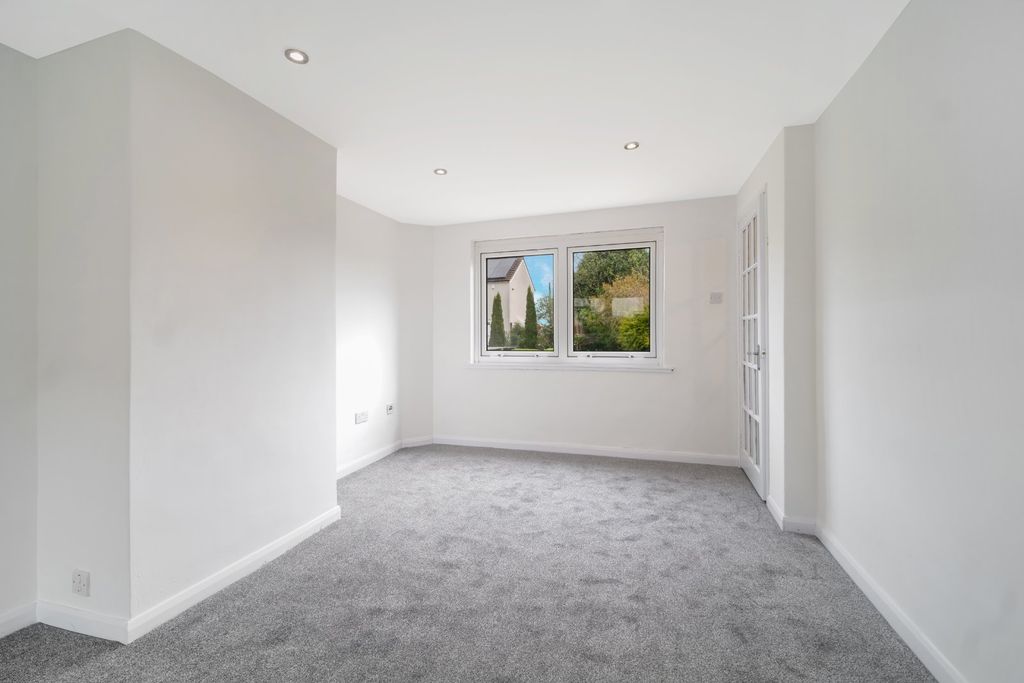 Property photo 2 of 11 Lounge