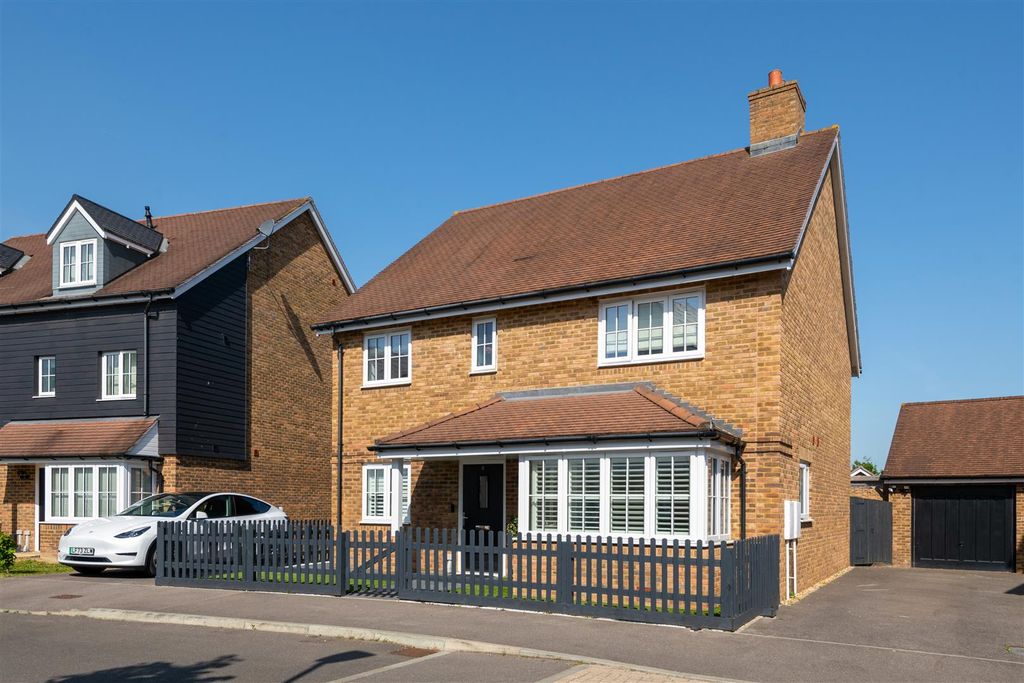 Property photo 1 of 23 6 Reeves Crescent Externals-2.Jpg