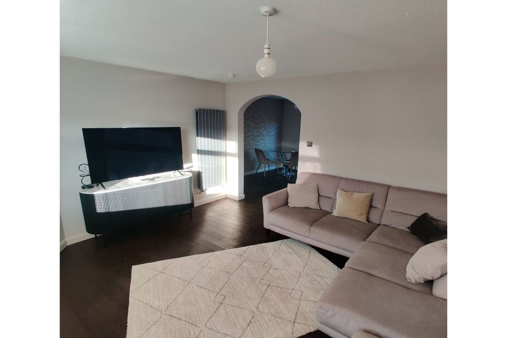 Property photo 3 of 27 Living Room