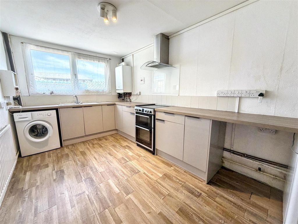 Property photo 2 of 17 Kitchen/Diner