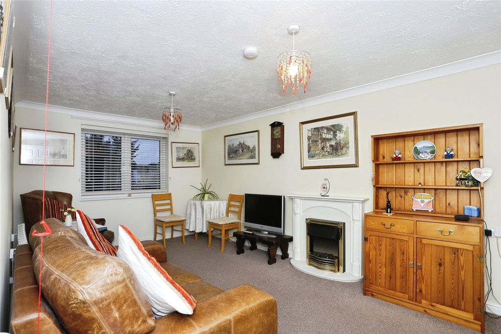 Property photo 2 of 11 Lounge