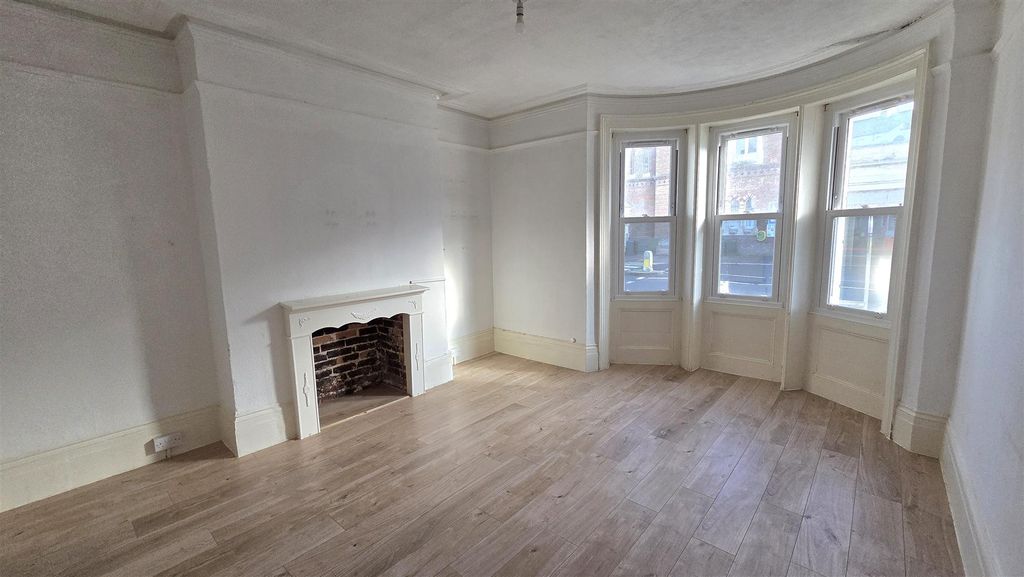 Property photo 2 of 6 Living Room