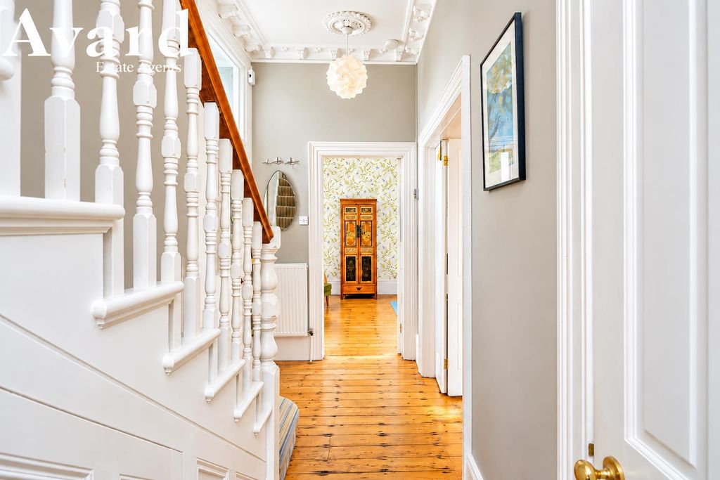 Property photo 3 of 27 606.Png