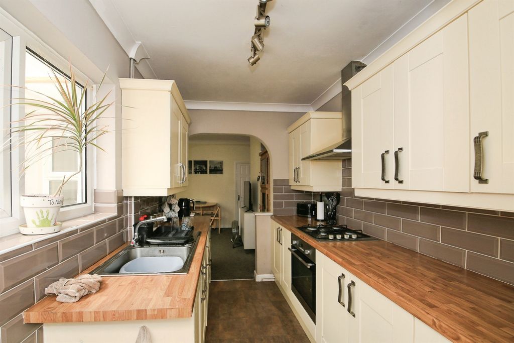 Property photo 3 of 18