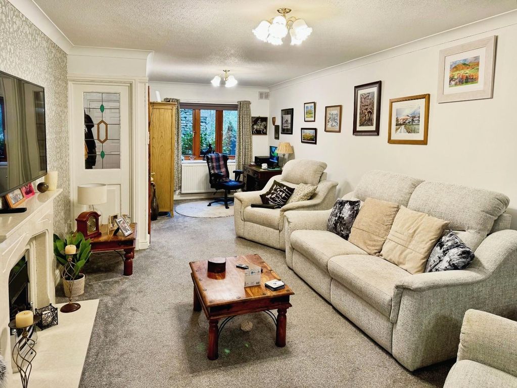 Property photo 2 of 20 Lounge