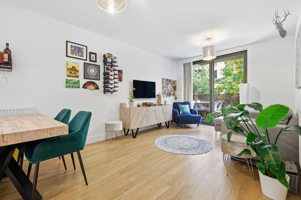 Property photo 2 of 20