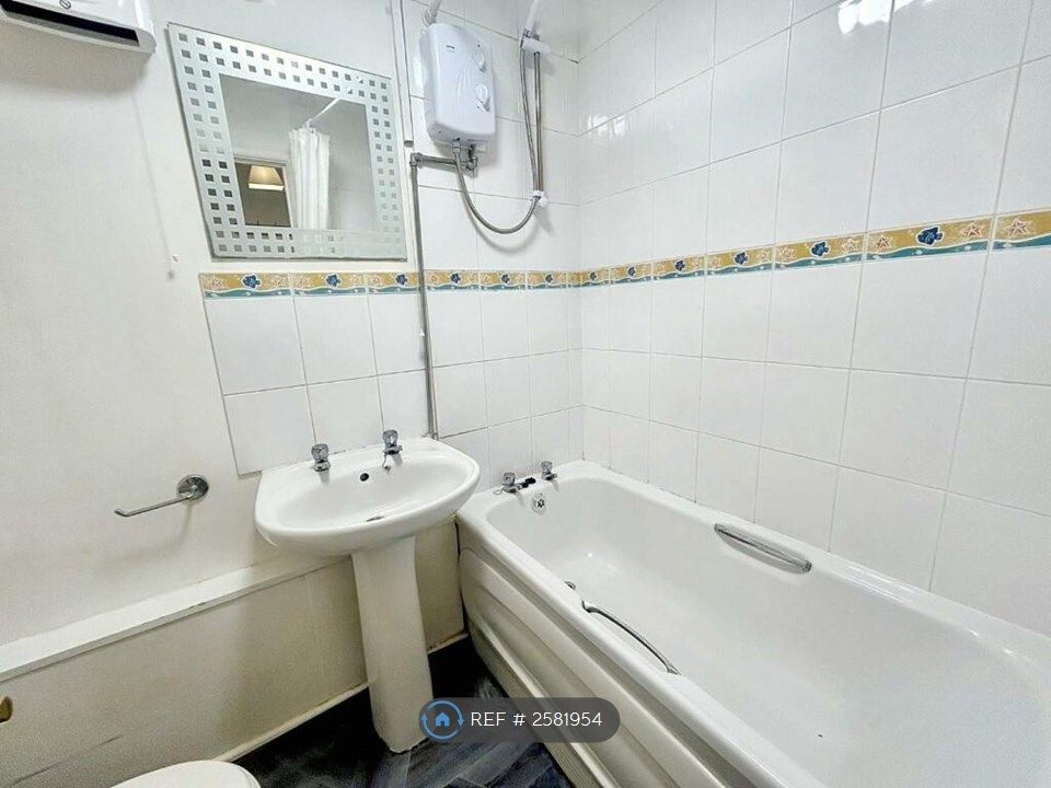 Property photo 2 of 9 Bathroom