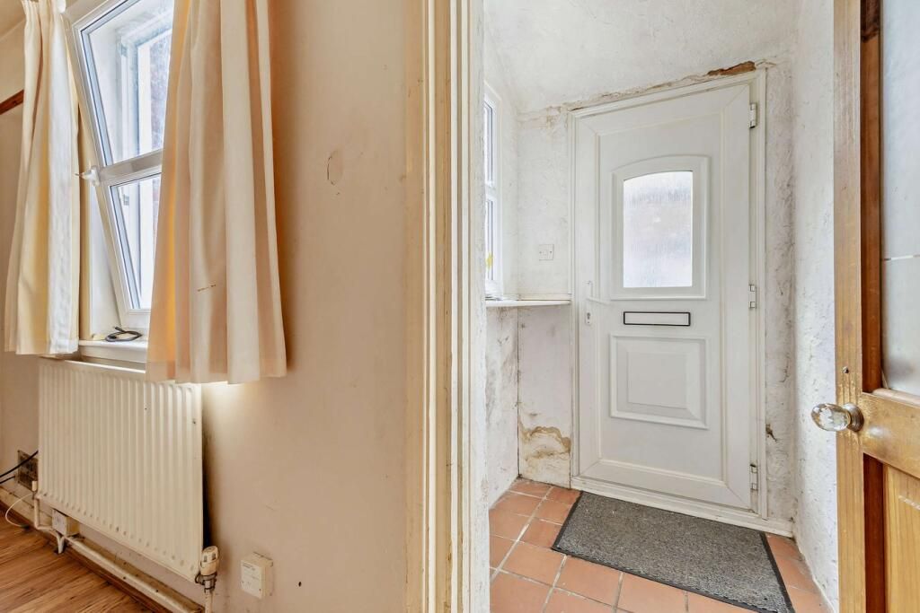 Property photo 2 of 28