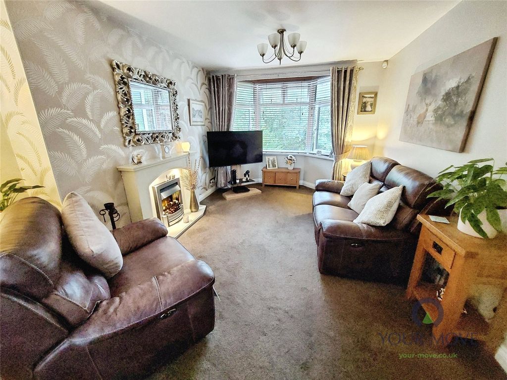 Property photo 3 of 19 Lounge