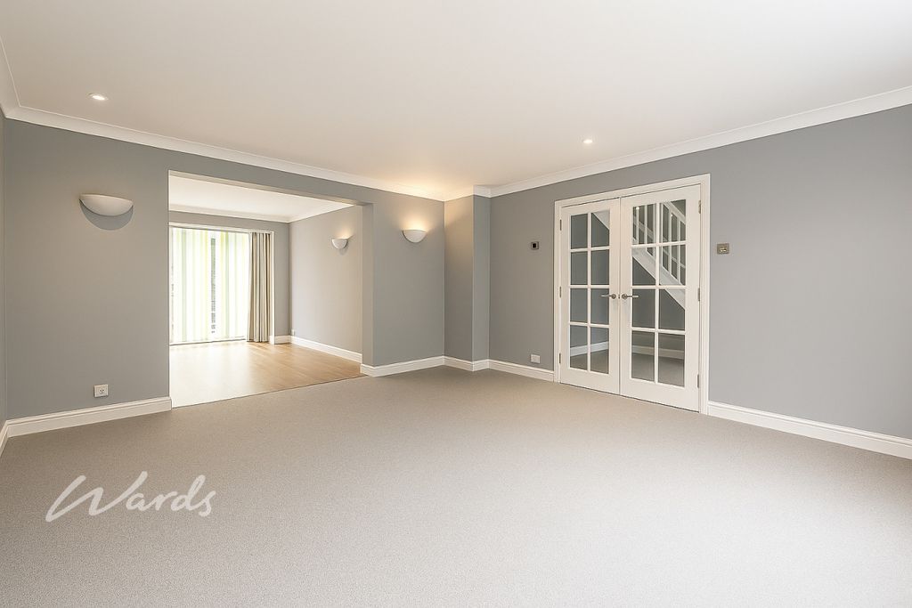 Property photo 2 of 12 Lounge.