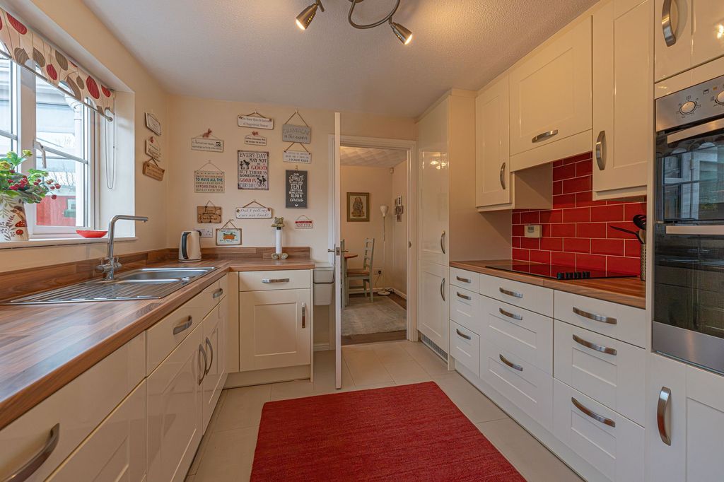 Property photo 3 of 35