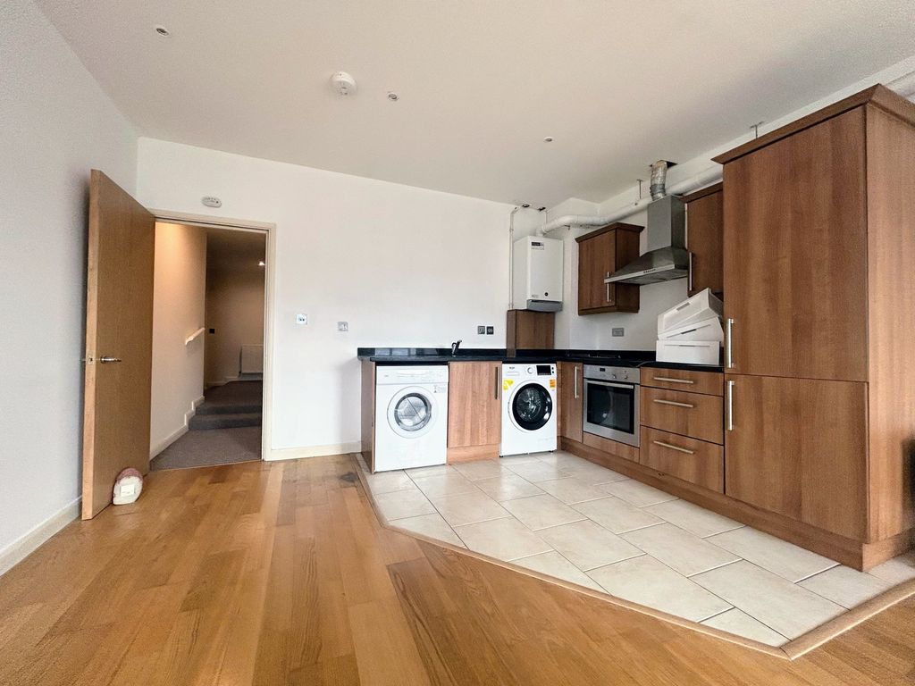 Property photo 2 of 8 Kitchen