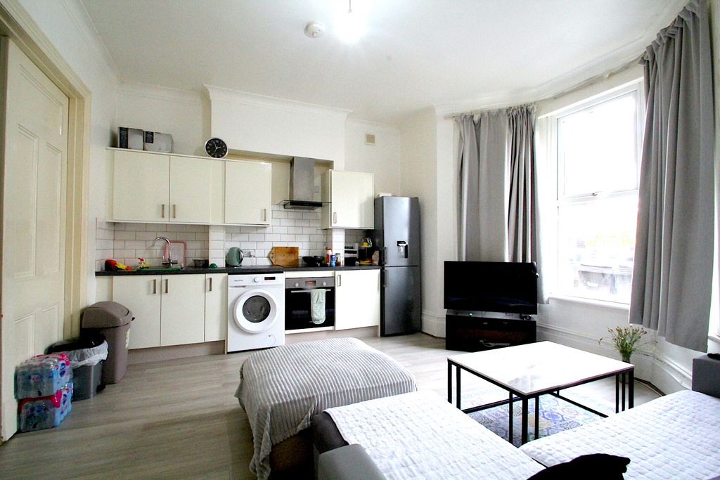 Property photo 2 of 9