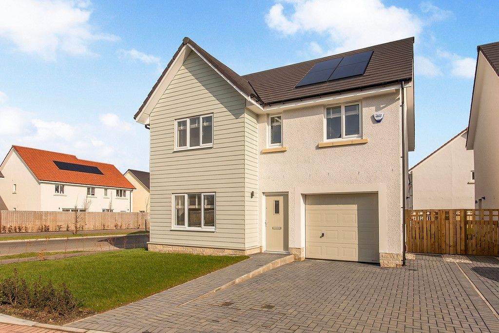 Property photo 2 of 14 Calderwood, East Calder