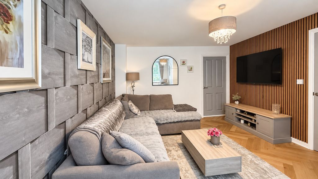 Property photo 2 of 17 5717482